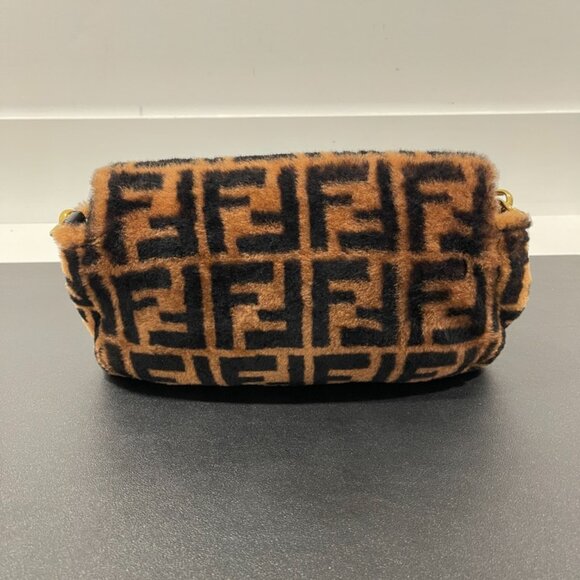 Fendi Baguette Medium FF Shearling Sheepskin Hand/Shoulder Bag (JB1297) - Picture 2 of 10